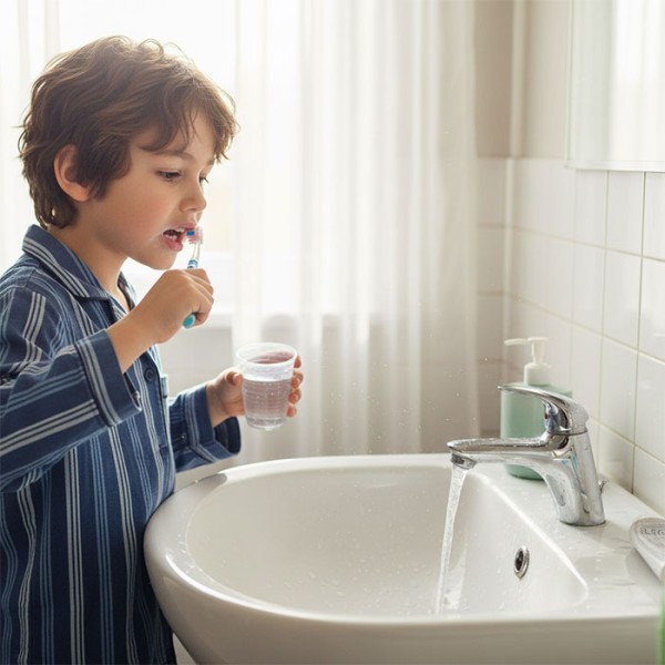 Dental Care Σπειροειδής Οδοντόβουρτσα Με Μαλακές Τρίχες 2τεμ Πράσινο-Κίτρινο